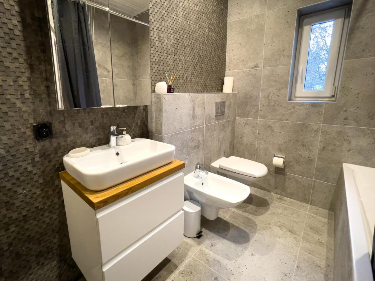 Urban Apartments Premium No 3, Free Private Parking, Self Check-In Chorzow Exterior photo