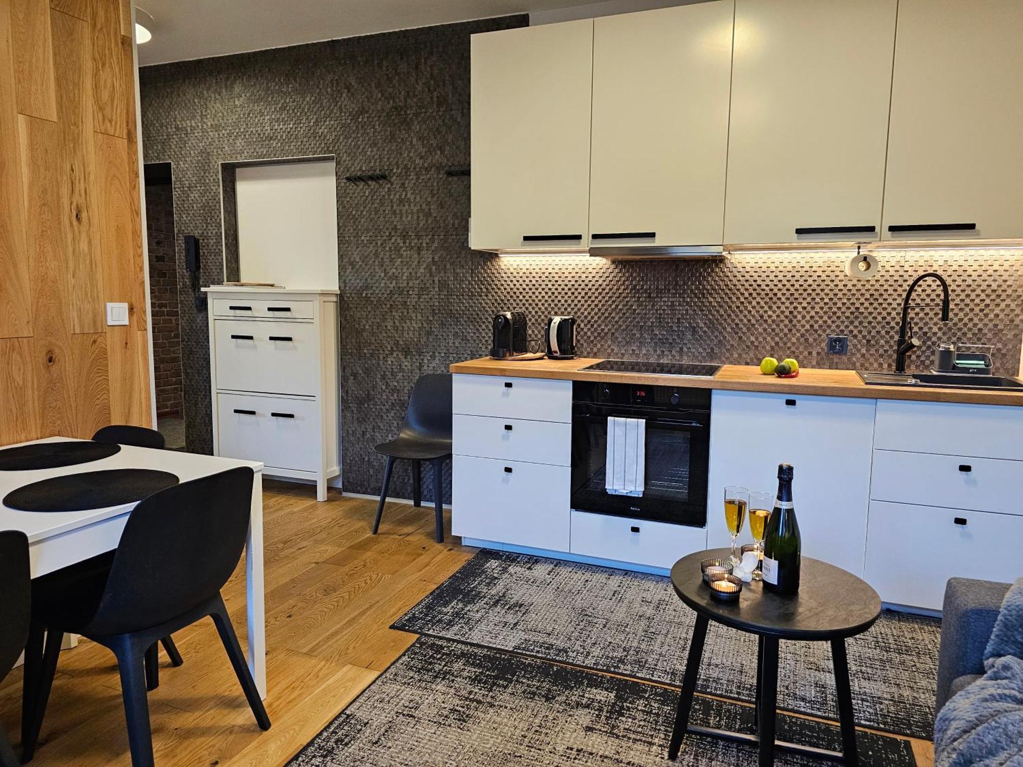 Urban Apartments Premium No 3, Free Private Parking, Self Check-In Chorzow Exterior photo