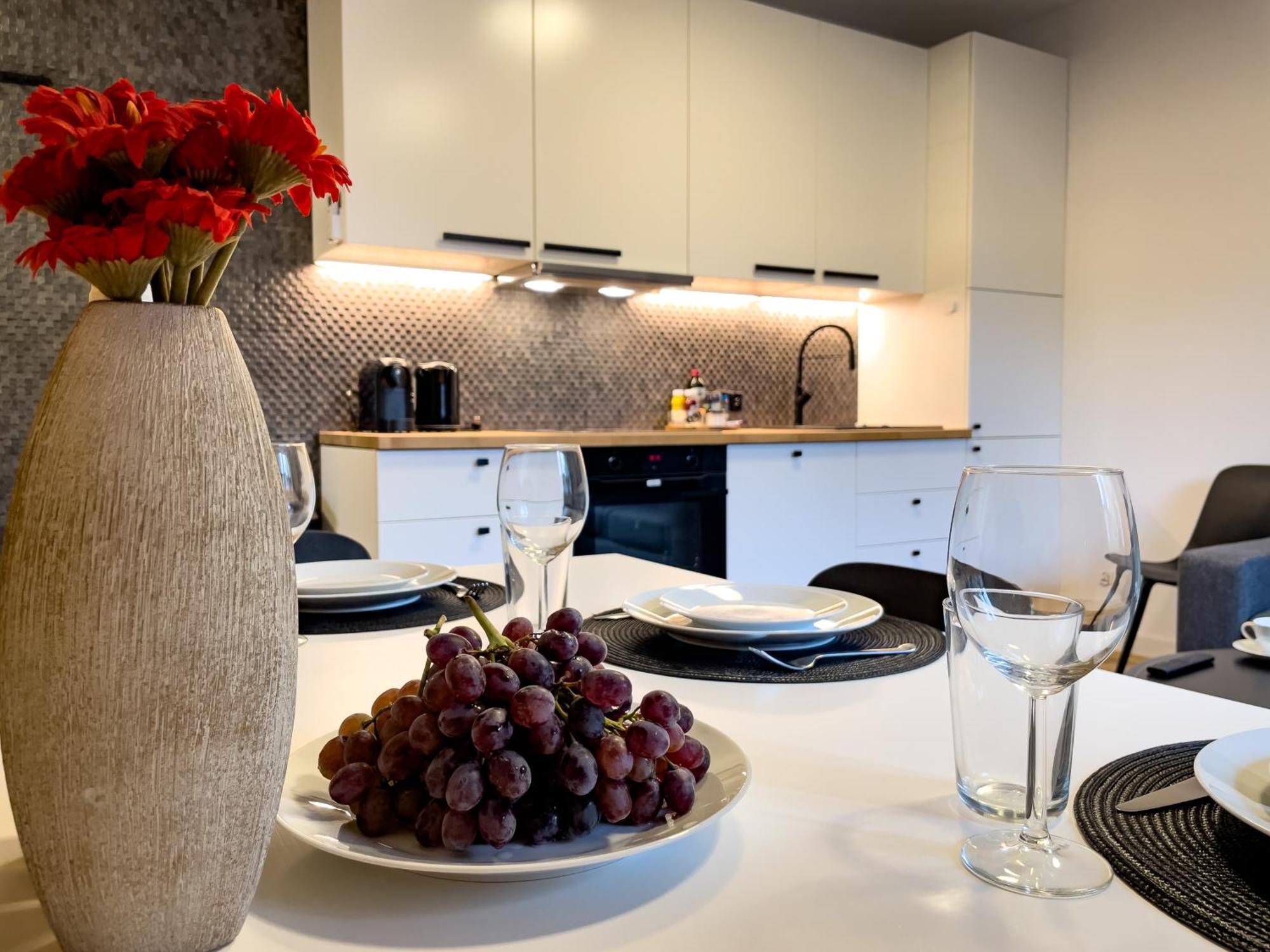 Urban Apartments Premium No 3, Free Private Parking, Self Check-In Chorzow Exterior photo
